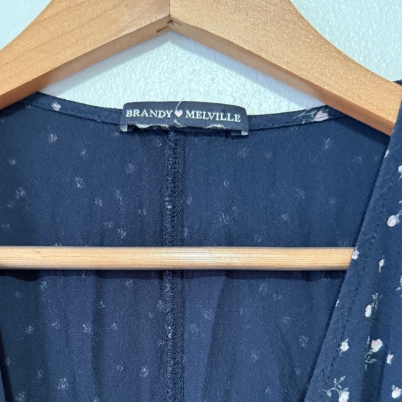 Brany Melville Blue Floral Wrap Robbie Dress with V-Neck and Flutter‎ Sleeves - Picture 3 of 5
